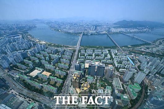 김윤덕 국토부 장관은 늦어도 다음 달 초 주택공급 대책을 발표하겠다고 밝혔다. /장윤석 기자