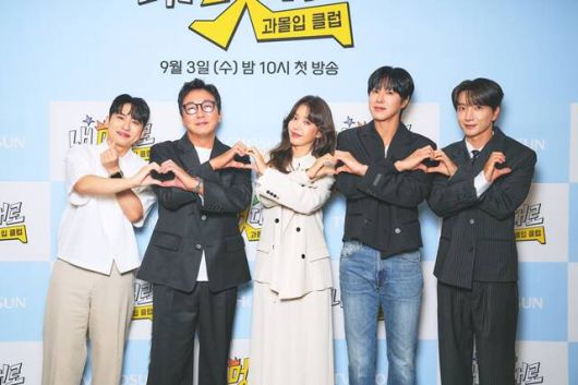 방송인 미미미누 탁재훈 채정안, 가수 유노윤호 이특(왼쪽부터)이 TV조선 새 예능프로그램 '내 멋대로-과몰입클럽' MC로 호흡을 맞춘다. /TV조선