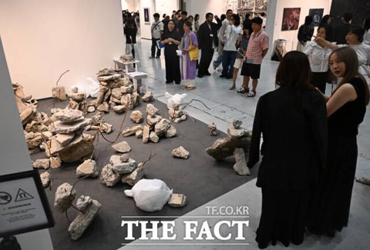 프리즈 서울은 30여 개국 120 갤러리가 참여했다.