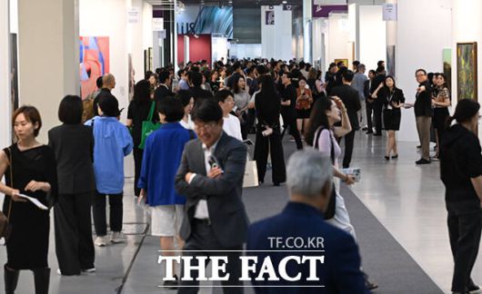 올해 키아프 서울은 '공진(Resonance)'이라는 주제를 선정해 예술의 회복력과 공명의 힘을 통해 미술 생태계의 지속가능성을 모색하고, 협력 플랫폼의 역할을 확대한다.