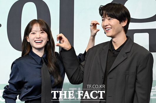 배우 천우희(왼쪽)와 송중기가 JTBC 새 금요시리즈 '마이 유스'에서 호흡을 맞춘다. /남용희 기자