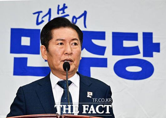 민주당은 검찰청 폐지를 골자로 한 정부조직법 개정안을 오는 25일 국회 본회의에서 처리한다는 방침이다. 사진은 정청래 민주당 대표. /배정한 기자