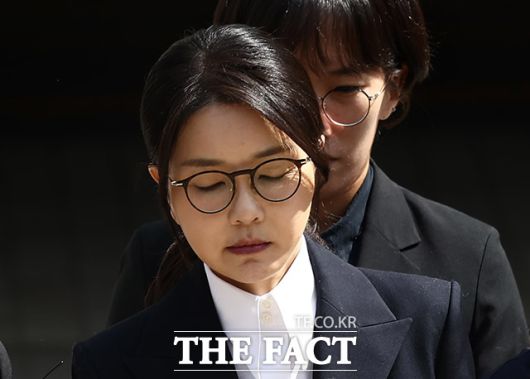 김건희 여사 연루 의혹들을 수사하는 민중기 특별검사팀이 '공천개입 의혹'의 주요 피의자인 김상민 전 부장검사를 오는 9일 불러 조사한다. 박상진 특검보는 8일 브리핑에서 "김 전 검사를 오는 9일 오전 10시에 불러 조사를 진행할 예정"이라고 밝혔다. /사진공동취재단