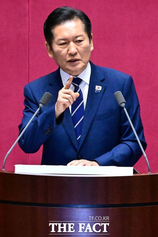 교섭단체 대표연설 하는 정 대표.