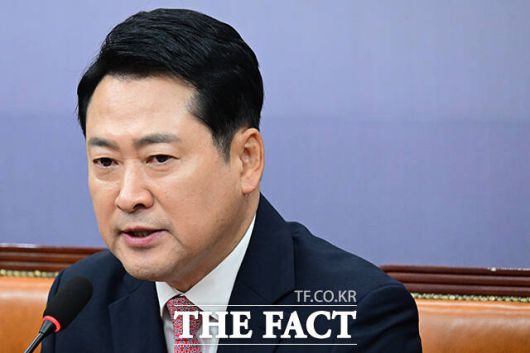 장동혁 대표가 이재명 대통령과의 단독 회동으로 제1야당 대표로서의 존재감을 부각하는 데 성공했다. 8일 장 대표가 국회에서 열린 최고위원회의에 참석해 모두발언을 하고 있는 모습. /남윤호 기자