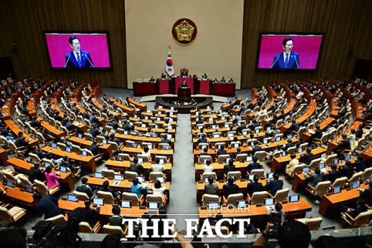 정 대표는 인공지능(AI), 바이오산업 육성 등 'ABCDEF'로 대표되는 이재명 정부의 성장정책에 "모든 당력을 집중하겠다"고 약속했다.