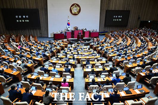 신상발언 나선 권성동 의원.