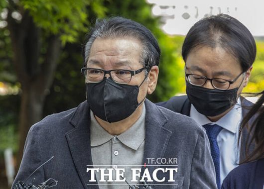 김건희 여사 연루 의혹을 수사하는 민중기 특별검사팀이 건진법사 전성배 씨가 윤석열 전 대통령 부부와의 친분을 앞세워 세계평화통일가정연합(통일교) 측에 각종 청탁을 받고 금전적 이익을 취한 것으로 파악됐다. /장윤석 기자