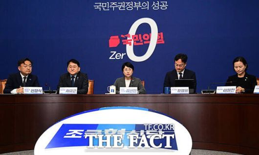 성 비위 파문으로 지도부가 총사퇴한 조국혁신당은 11일 국회에서 당무위원회를 열고 조국 혁신정책연구원장을 선출했다. 사진은 지난 5일 국회에서 열린 '성 비위 사건' 기자간담회에서 모두 발언을 하고 있는 김선민 전 대표 권한대행. /남윤호 기자