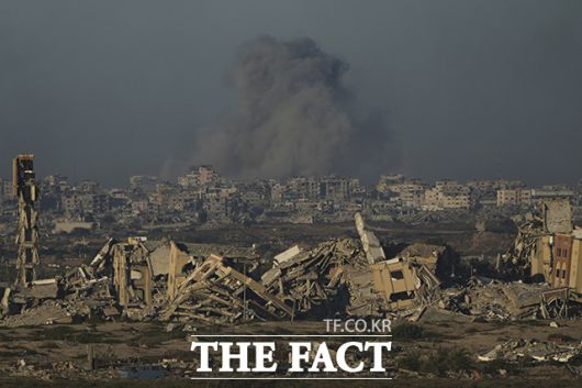 가자시티 중심부에서 바라본 공습지역. /가자시티=AP.뉴시스