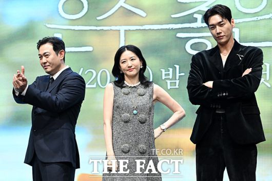 배우 박용우 이영애 김영광(왼쪽부터)이 16일 오후 2시 서울 구로구 신도림 더세인트 그랜드 볼룸 홀에서 진행된 KBS2 새 토일 미니시리즈 '은수 좋은 날' 제작발표회에 참석해 다양한 이야기를 나눴다. /남용희 기자