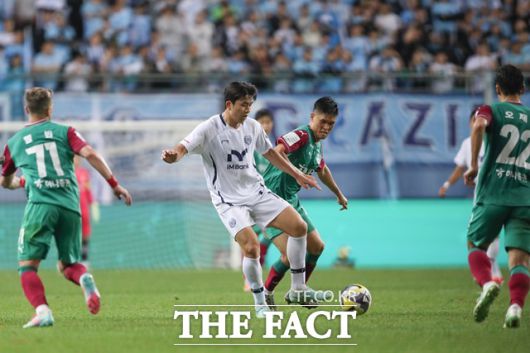 순위 반등을 노리는 대전과 시즌 첫 3연승에 도전하는 대구가 주말 맞대결을 펼친다./K리그’