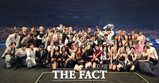 '2025 더팩트 뮤직 어워즈'의 레드카펫과 본 시상식은 한국시각으로 20일 오후 5시, 오후 8시(마카오 현지시각 오후 4시, 오후 7시)에 각각 진행된다. 사진은 일본 오사카 '교세라 돔 오사카'에서 열린 '2024 더팩트 뮤직 어워즈'의 현장. /이새롬 기자