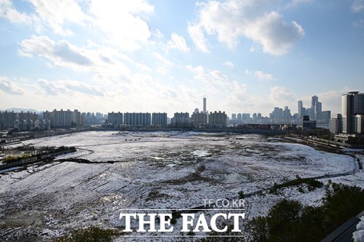 서울시는 오는 9월 30일부터 10월 2일까지 코엑스에서 열리는 'SLW 2025' 행사에서 '용산 스마트도시관' 쇼룸을 통해 시민에게 비전과 핵심 서비스를 공개한다. 용산국제업무지구 부지 모습. /더팩트 DB