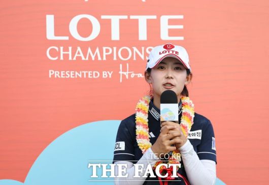 후원사 초청 선수로 나서 우승 트로피를 거머쥐며 LPGA 직행의 꿈을 이룬 황유민이 소감을 밝히고 있다./대홍기획 제공.뉴시스