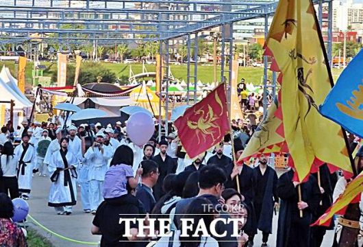 8일 무령왕을 기리고 성왕의 즉위를 기념한 ‘무령왕의 길’이 공주 공산성 일원에서 열리고 있다. /김형중 기자