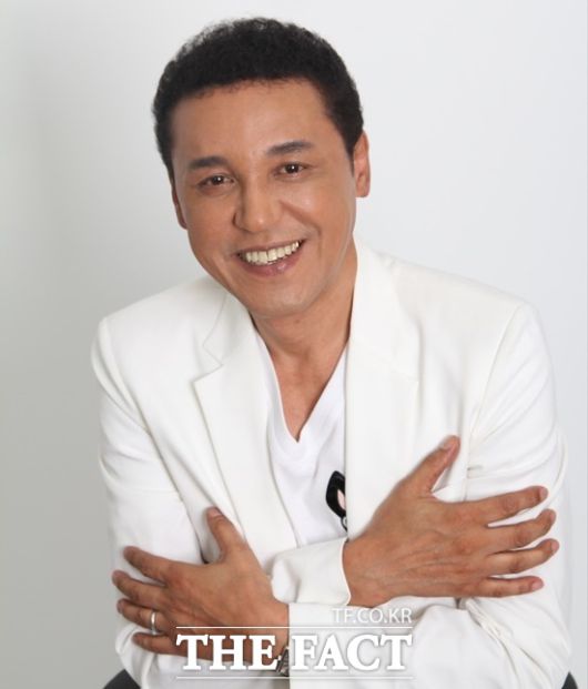 박일준은 샌디김 윤수일 인순이 등과 함께 혼혈 1세대 가수다. 최근 발표해 빠르게 호평을 얻고 있는 신곡 '우리가 남인가'는 마지막 불꽃과도 노래다. /더팩트 DB