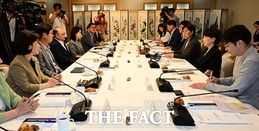 보건복지부 중앙생활보장위원회가 매 회의 당 평균 653만원의 비용을 지출한 것으로 드러났다. 사진은 지난 7월 31일 오후 서울 종로구 정부서울청사에서 열린 제77차 중앙생활보장위원회 회의가 열린 모습. /임영무 기자