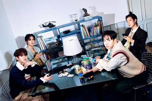 그룹 하이라이트(HIGHLIGHT)가 데뷔 16주년을 기념해 팬송을 발매한다. /어라운드어스