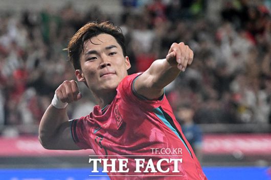 대한민국과 파라과이의 평가전이 14일 오후 서울 마포구 서울월드컵경기장에서 열린 가운데 오현규가 득점 후 기뻐하고 있다. /서울월드컵경기장=남용희 기자