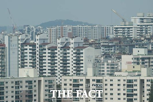 정부가 15일 서울 전역과 경기 일부 지역을 3중 규제 지역으로 지정하는10·15 부동산 대책'을 발표했다. /박헌우 기자