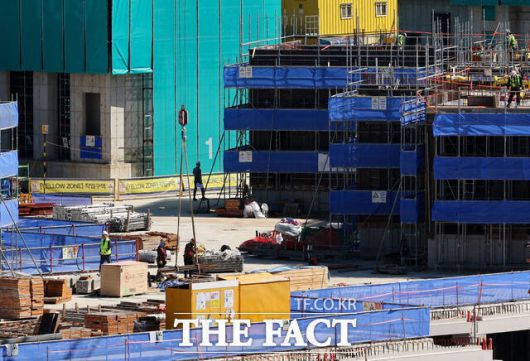 규제지역 확대가 서울 주택 공급을 지연시킬 수 있다는 우려도 나온다. /뉴시스