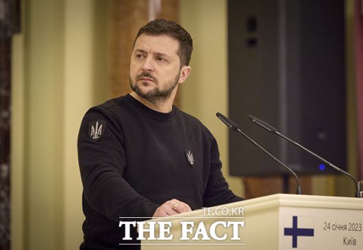 트럼프 대통령은 17일 미국 백악관에서 볼로디미르 젤렌스키 우크라이나 대통령에게 러시아의 요구를 수용하라고 압박했으나, 이후 전선 고수로 입장을 바꾼 것으로 전해진다. 사진은 젤렌스키 대통령. /AP.뉴시스