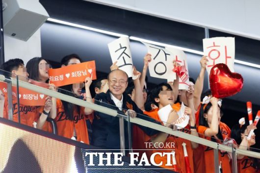 김 회장은 지난 7월 3일에도 대전 한화생명볼파크를 찾아 임직원들과 함께 한화 구단을 응원했다. /한화그룹