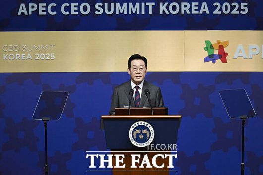이재명 대통령이 29일 오전 경북 경주시 경주예술의전당에서 열린 'APEC CEO(최고경영자) 서밋'에 참석해 특별연설을 하고 있다. /APEC 2025 KOREA 제공
