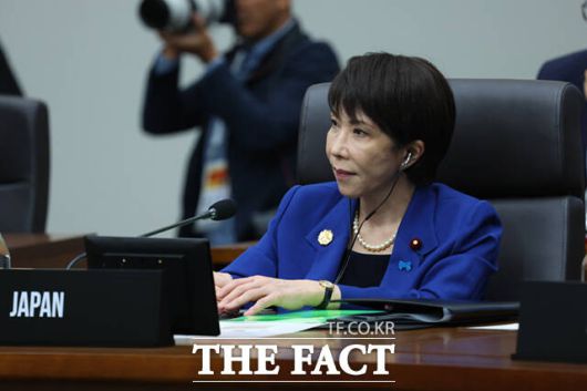 다카이치 총리는 이날 회담 후 기자들과 만나 센카쿠 열도(중국명 댜오위다오)를 포함한 동중국해 문제, 중국의 희토류 통제 문제, 일본인 구속, 홍콩 및 신강 위구르 자치구의 인권 문제에 대한 우려를 전했다고 밝혔다. 사진은 다카이치 총리. /APEC 2025 KOREA & 연합뉴스