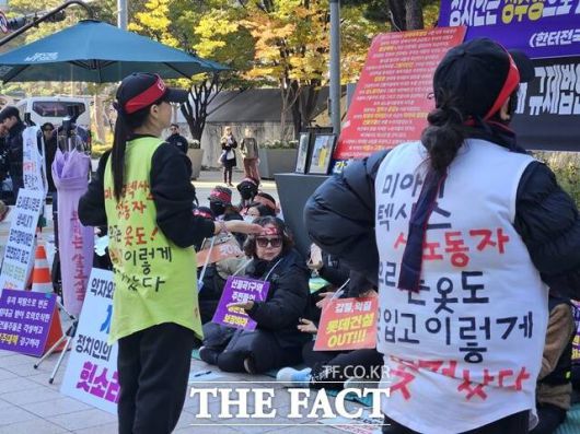 서울의 마지막 집창촌 이른바 '미아리 텍사스촌'이 포함된 신월곡1구역 재개발이 본격화되는 가운데 미아리에서 일하던 여성들이 오세훈 서울시장을 향해 "재개발보다 미아리 집창촌 성노동자 이주 대책을 먼저 강구하라"고 촉구했다. /이다빈 기자