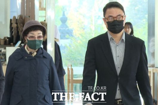 김건희 여사의 모친 최은순 씨와 오빠 김진우 씨가 지난 4일 김 여사 연루 의혹을 수사하는 민중기 특별검사팀에 피의자 신분으로 출석해 조사를 받았다. /김기범 기자