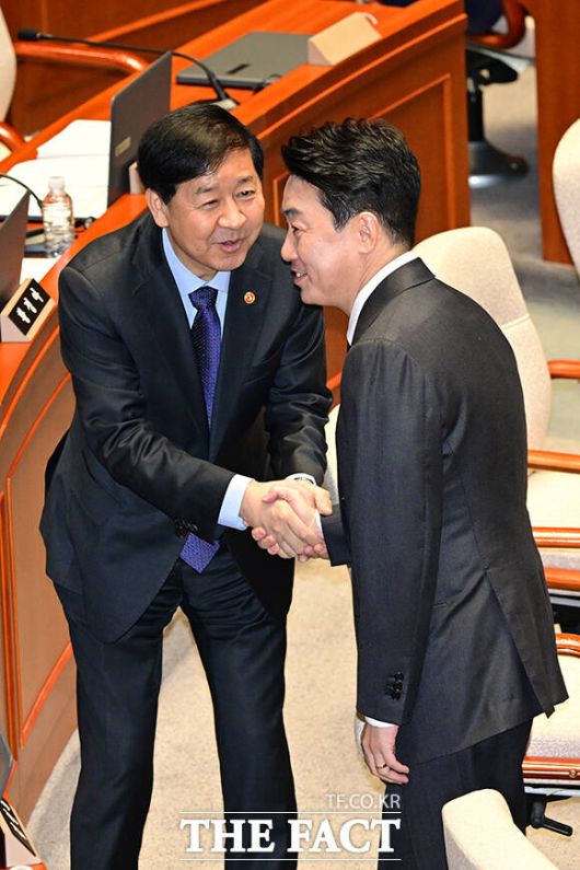 강훈식 대통령비서실장과 구윤철 부총리.