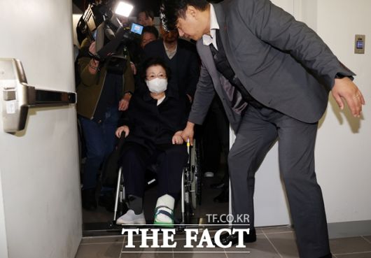 매관매직 의혹을 받는 이배용 전 국가교육위원장이 지난 6일 김건희 여사 연루 의혹을 수사하는 민중기 특별검사팀에 참고인 신분으로 출석했다. /뉴시스