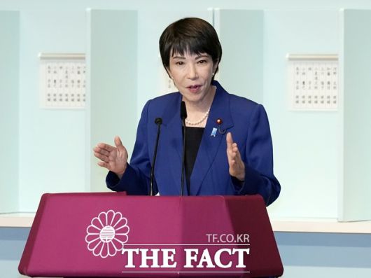 다카이치 사나에 일본 총리가 7일 과거 일본의 식민지 지배와 관련해 "역사 인식에 관한 역대 내각의 입장을 전체적으로 이어가고 있으며 앞으로도 이어갈 것"이라고 밝혔다. /AP.뉴시스