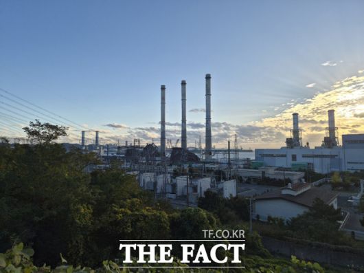 12일 '오승혁의 '현장'은 울산 화력발전소 붕괴 사고 현장을 찾았다. 바다가 내려다 보이는 해안도로에서 붕괴된 건물의 잔해가 한 눈에 들어왔다. /울산=오승혁 기자