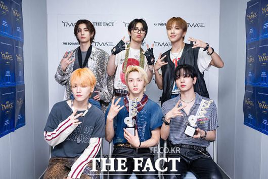 <더팩트>가 주최하고 팬앤스타와 더스퀘어이엔엠이 주관하는 '2025 더팩트 뮤직 어워즈(THE FACT MUSIC AWARDS, TMA)'가 20일 오후 '마카오 아웃도어 퍼포먼스 베뉴'에서 열린 가운데 그룹 보이넥스트도어(BOYNEXTDOOR)가 인터뷰에 앞서 포즈를 취하고 있다. /마카오=박헌우 기자