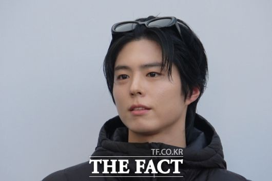 배우 박보검이 15일 오후 서울 성동구 성수동 노스페이스 화이트라벨 플래그십 스토어 성수 직영점 오픈 행사에 참석해 포즈를 취하고 있다. /이상빈 기자