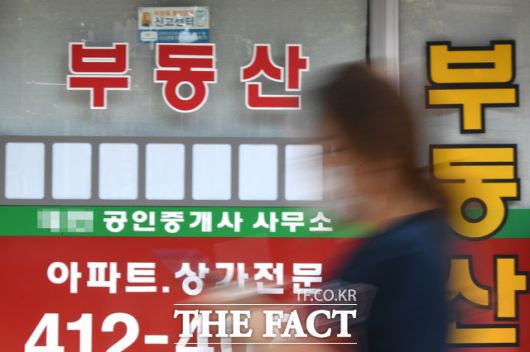 국토교통부가 16일 발표한 '2024년 주거실태조사'에 따르면 가구주가 된 이후 첫 주택을 마련하는 데 걸리는 기간은 7.9년으로 집계됐다. /더팩트 DB