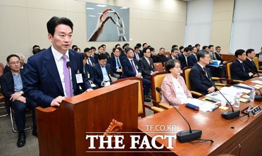 공영방송의 민낯을 드러낸 한모 전 KBS 예능센터장의 '출연 청탁 의혹'. 사진은 박장범 KBS 사장이 국회 과학기술정보방송통신위원회에서 열린 한국방송공사 등에 대한 국정감사에 출석해 인사말을 하고 있다. /남윤호 기자