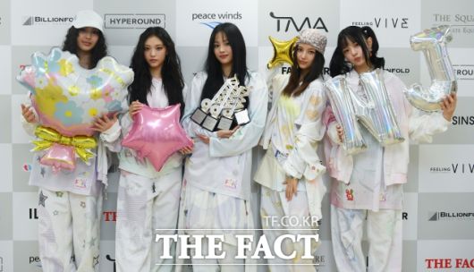 뉴진스가 'NJZ'라는 이름을 지우고 어도어 복귀를 선언한 뒤 지난해 6월 발표된 'Supernatural'이 글로벌 오디오·음원 스트리밍 플랫폼 스포티파이에서 2억 스트리밍을 돌파했다. 사진은 지난해 일본 오사카 '교세라 돔 오사카'에서 열린 '2024 더팩트 뮤직 어워즈' 당시 뉴진스. /더팩트 DB