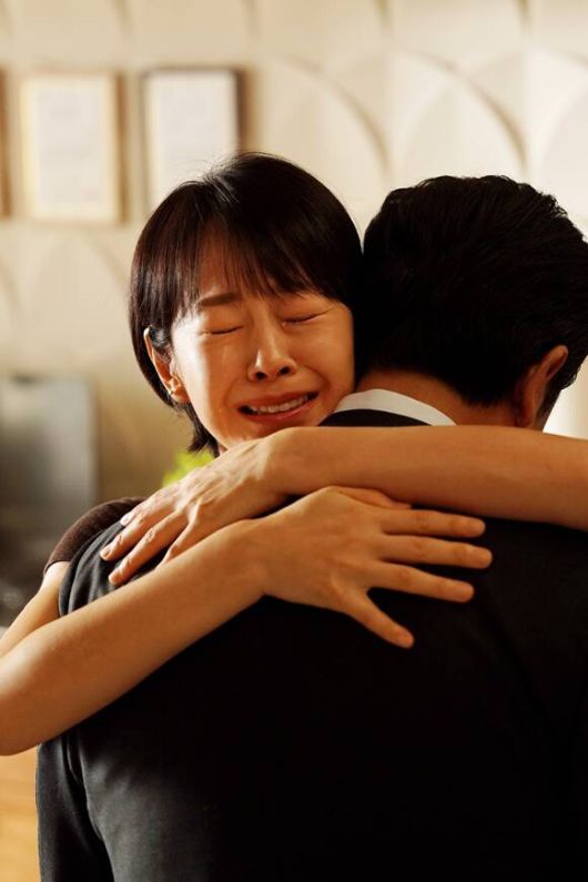 배우 명세빈이 "세상의 모든 김 부장에게 '걱정하지 마. 또 일어나면 돼'라고 말해주고 싶다"고 전했다. /SLL, 드라마하우스, 바로엔터테인먼트