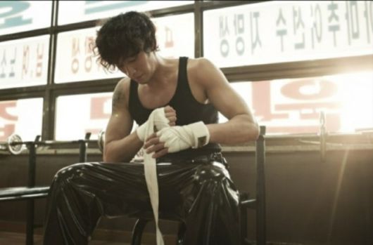 복싱 마니아로 알려진 배우 소지섭은 김주영 관장이 운영하는 레거시 복싱짐의 5년차 관원이다. 소지섭은 2011년 '오직 그대만'이라는 복싱 소재 영화에 출연하기도 했다. / 영화 스틸컷