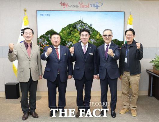 계룡시문화관광재단이 5일 한국전쟁헌충사업회와 업무협약(MOU)을 체결했다. /계룡시