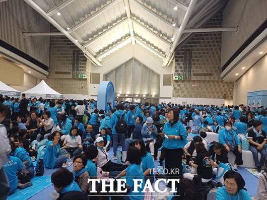 임영웅은 소속사나 거대 기획사 중심 구조가 아닌, 팬덤과 디지털 콘텐츠를 기반으로 독자 생태계를 구축했다. 사진은 인천 송도컨벤시아 콘서트 당시. /강일홍 기자