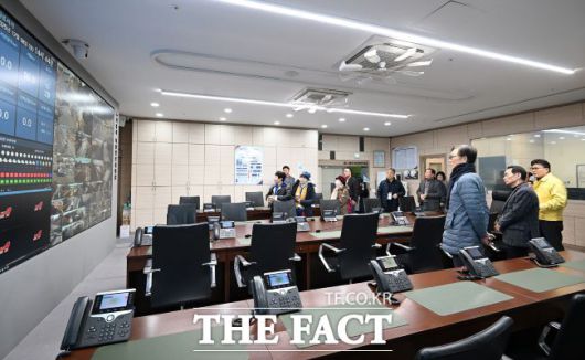 시흥시 어르신위원회 시흥시청 견학 모습. /시흥시