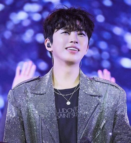 영웅은 기존 스타의 개념을 확장한 아티스트로 평가받는다. 소비의 대상이 아닌, 팬과 함께 성장하며 시대적 가치와 감정을 공유하는 플랫폼형 가수로 존재감을 키우고 있다. /물고기뮤직