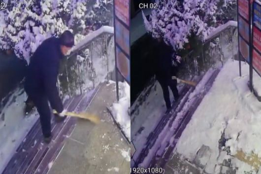 서울 강남의 한 피자가게가 7일 자신의 SNS에 공개한 CCTV 영상. 매장 계단을 치우는 배달 기사의 모습이 담겨 있다. /SNS 캡처