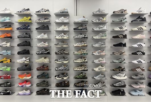 '슈즈 월 존'은 '무진장 신발 사진이 많은 곳'이라는 무신사의 정체성을 나타낸다. /용산=문화영 기자