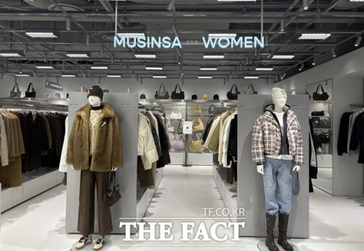 '무신사 우먼 존'은 20대 중후반부터 30대 초반 여성을 위한 곳이다. /용산=문화영 기자